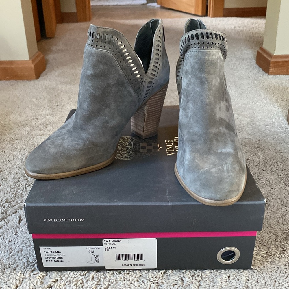 Vince Camuto Fileana bootie - Picture 2 of 6
